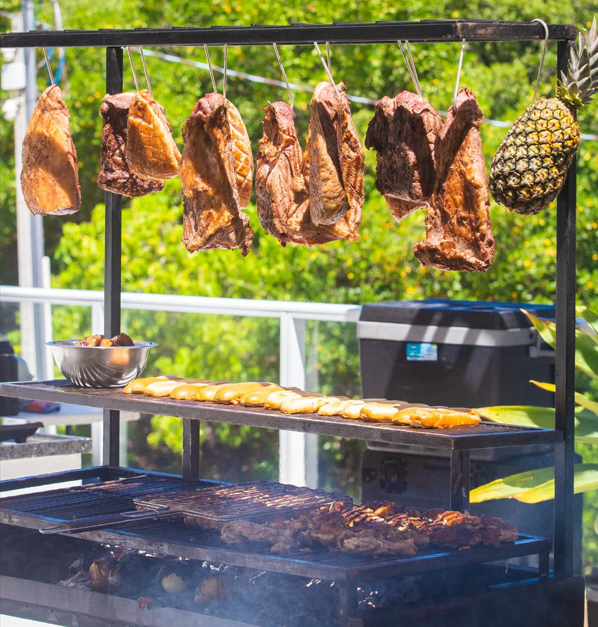 Churrasco na brasa com fumaça